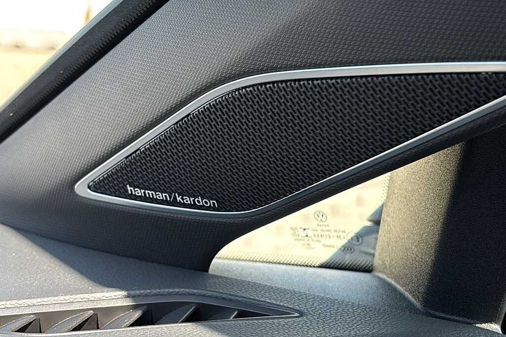 Volkswagen Golf R MK8 2.0 TSI 4Motion 320PS DSG 5 Dr